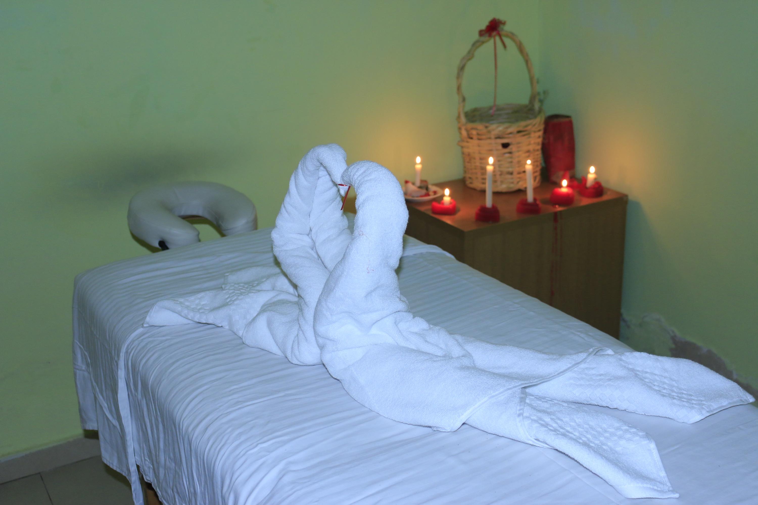Momona Hotel Адис Абеба Екстериор снимка