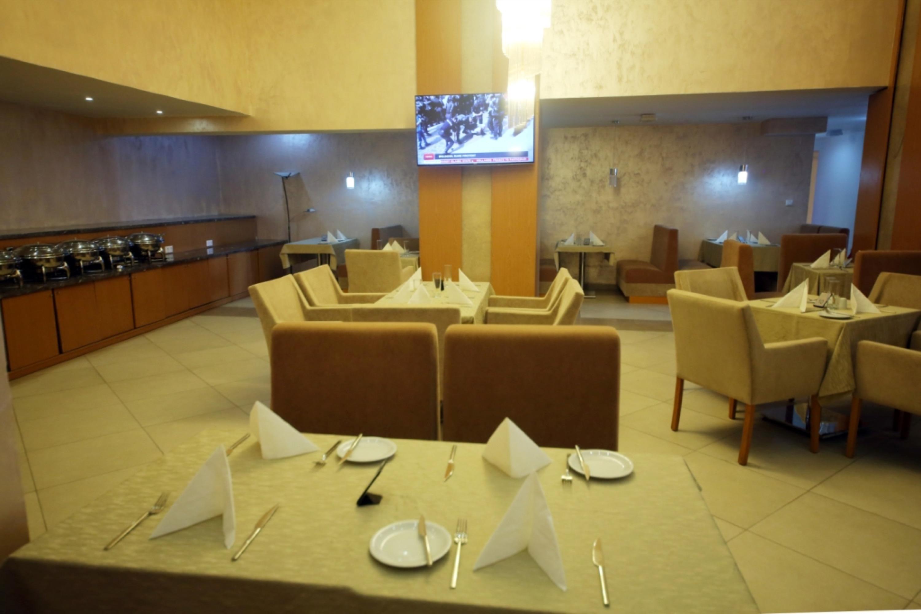 Momona Hotel Адис Абеба Екстериор снимка