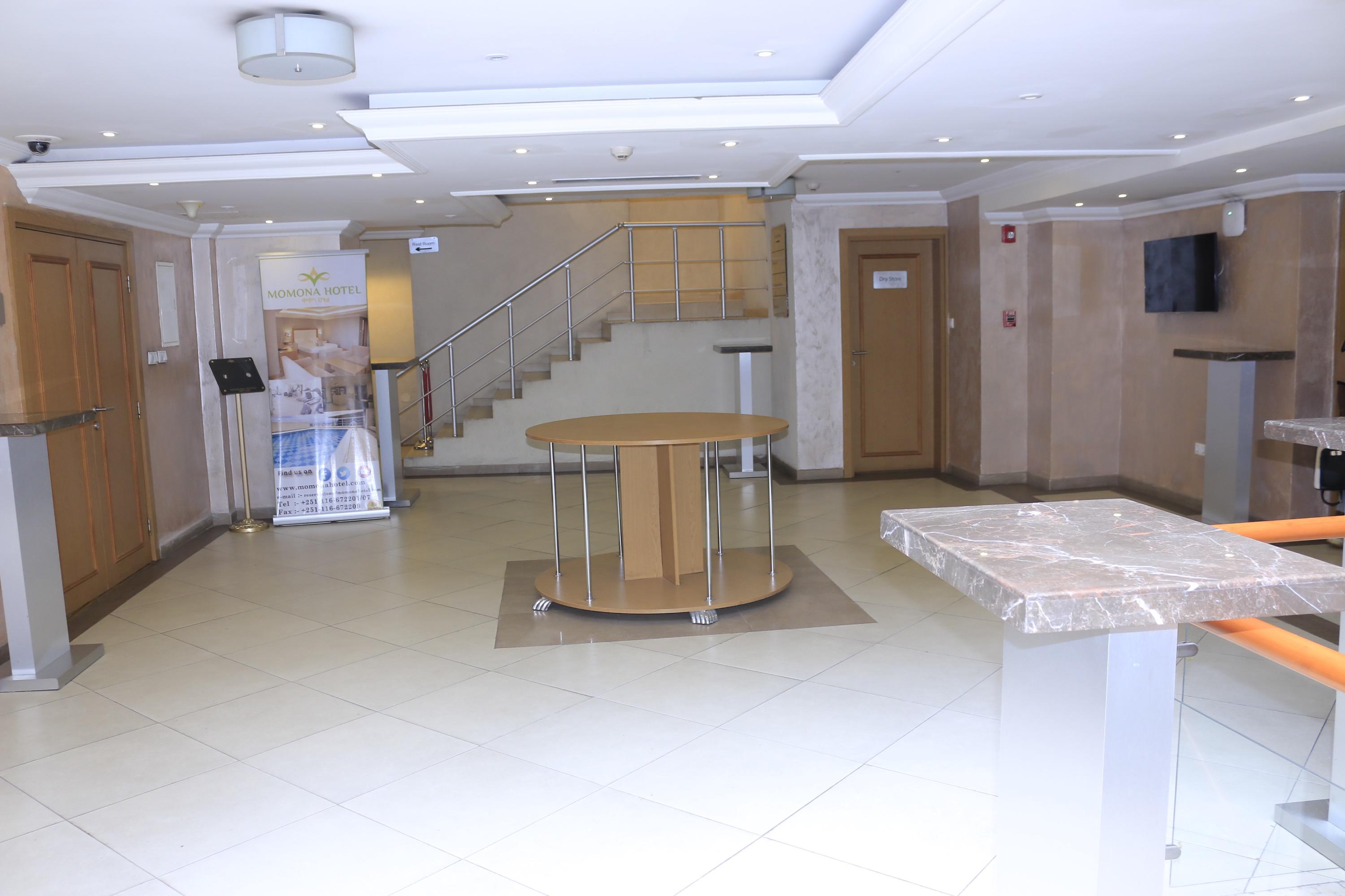 Momona Hotel Адис Абеба Екстериор снимка