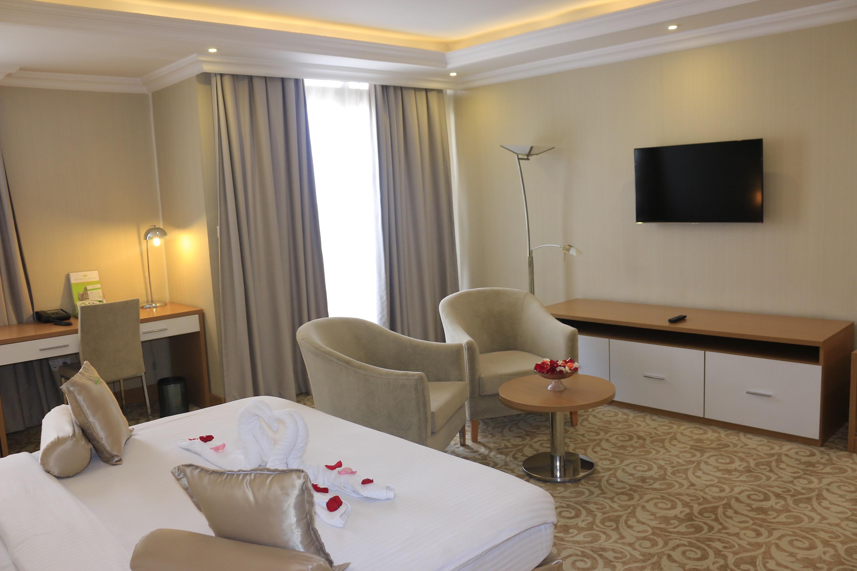 Momona Hotel Адис Абеба Екстериор снимка
