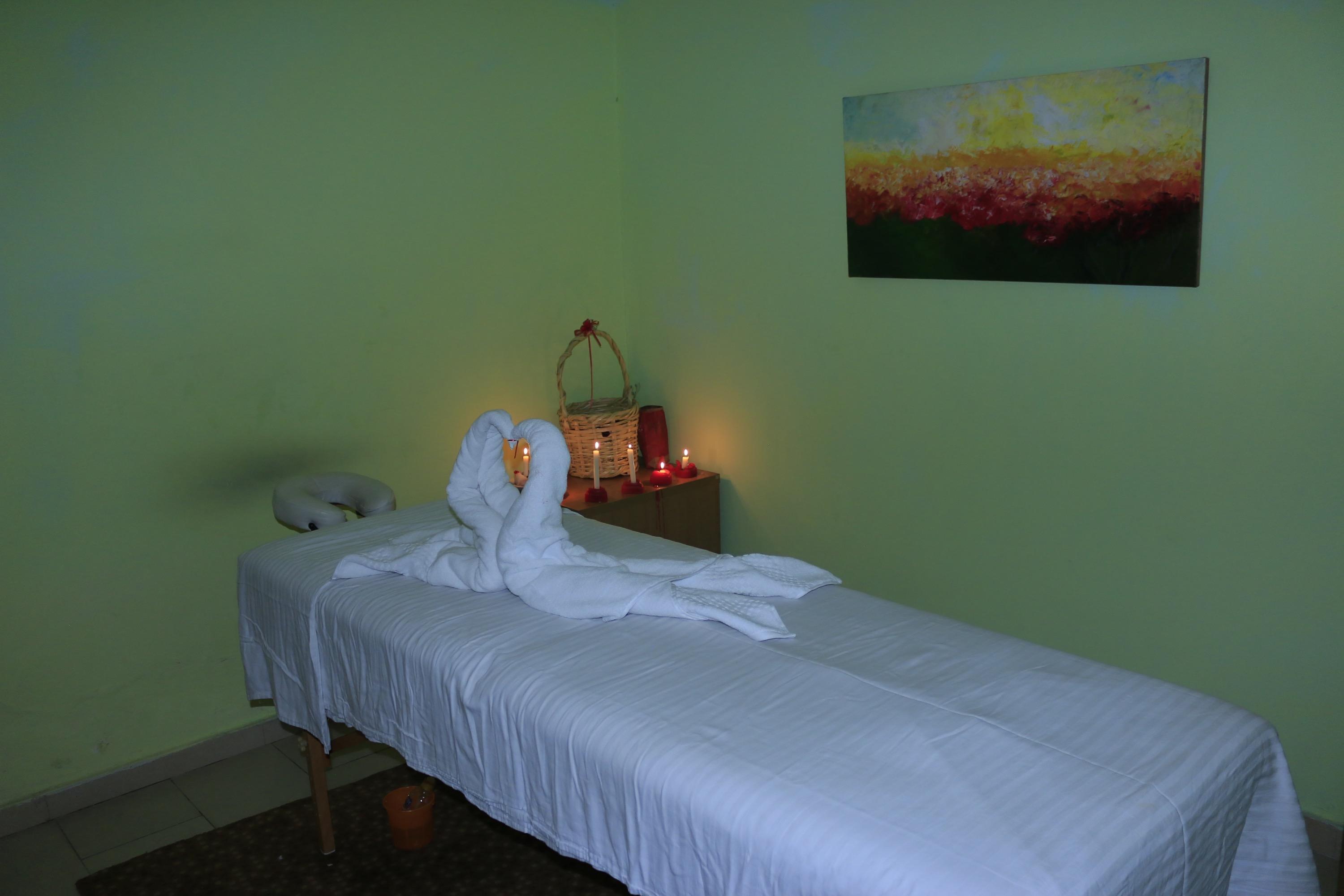 Momona Hotel Адис Абеба Екстериор снимка