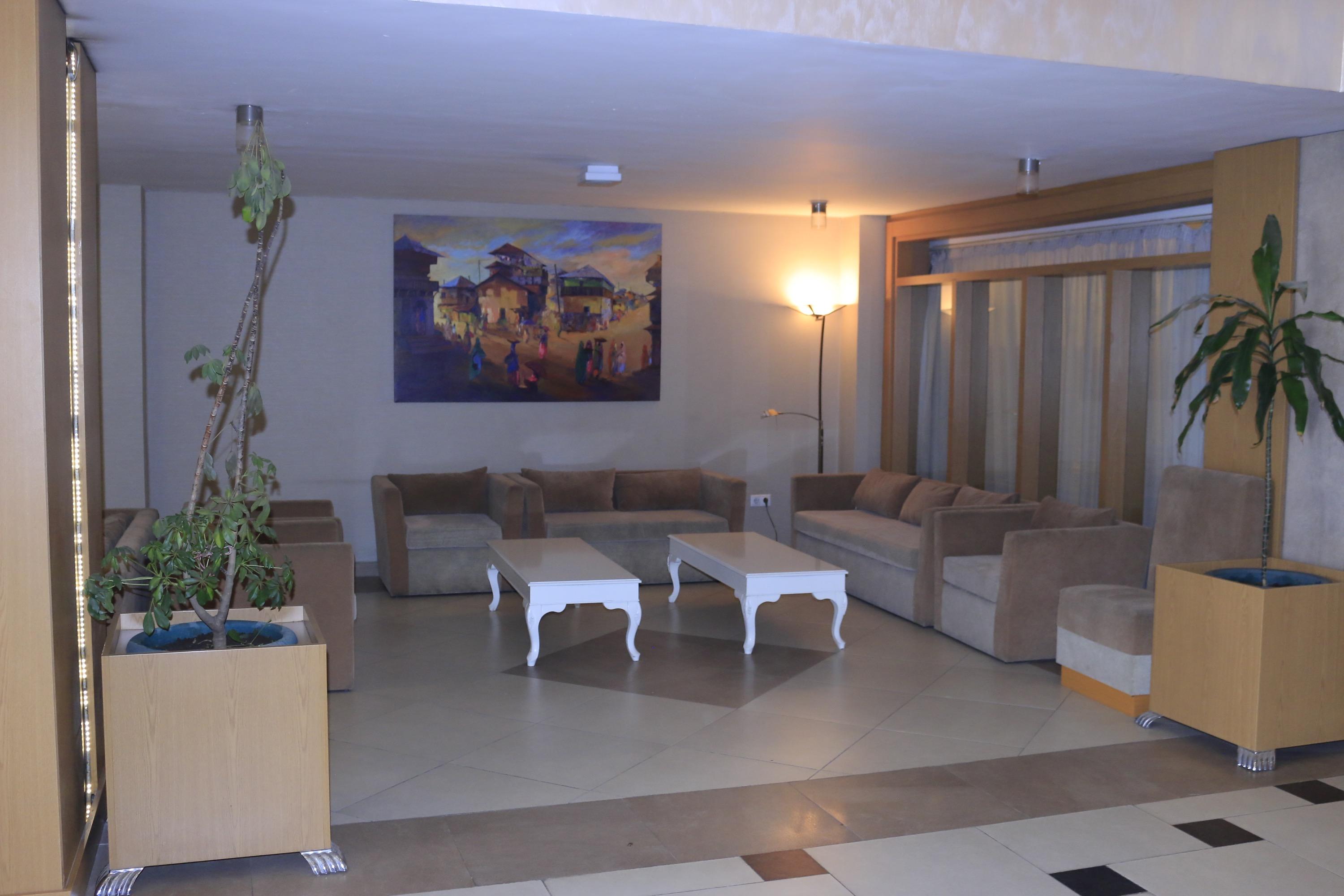 Momona Hotel Адис Абеба Екстериор снимка