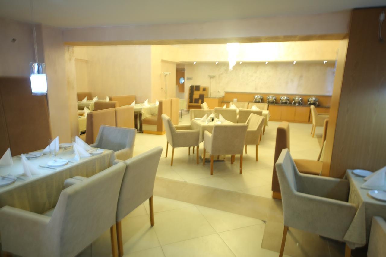 Momona Hotel Адис Абеба Екстериор снимка