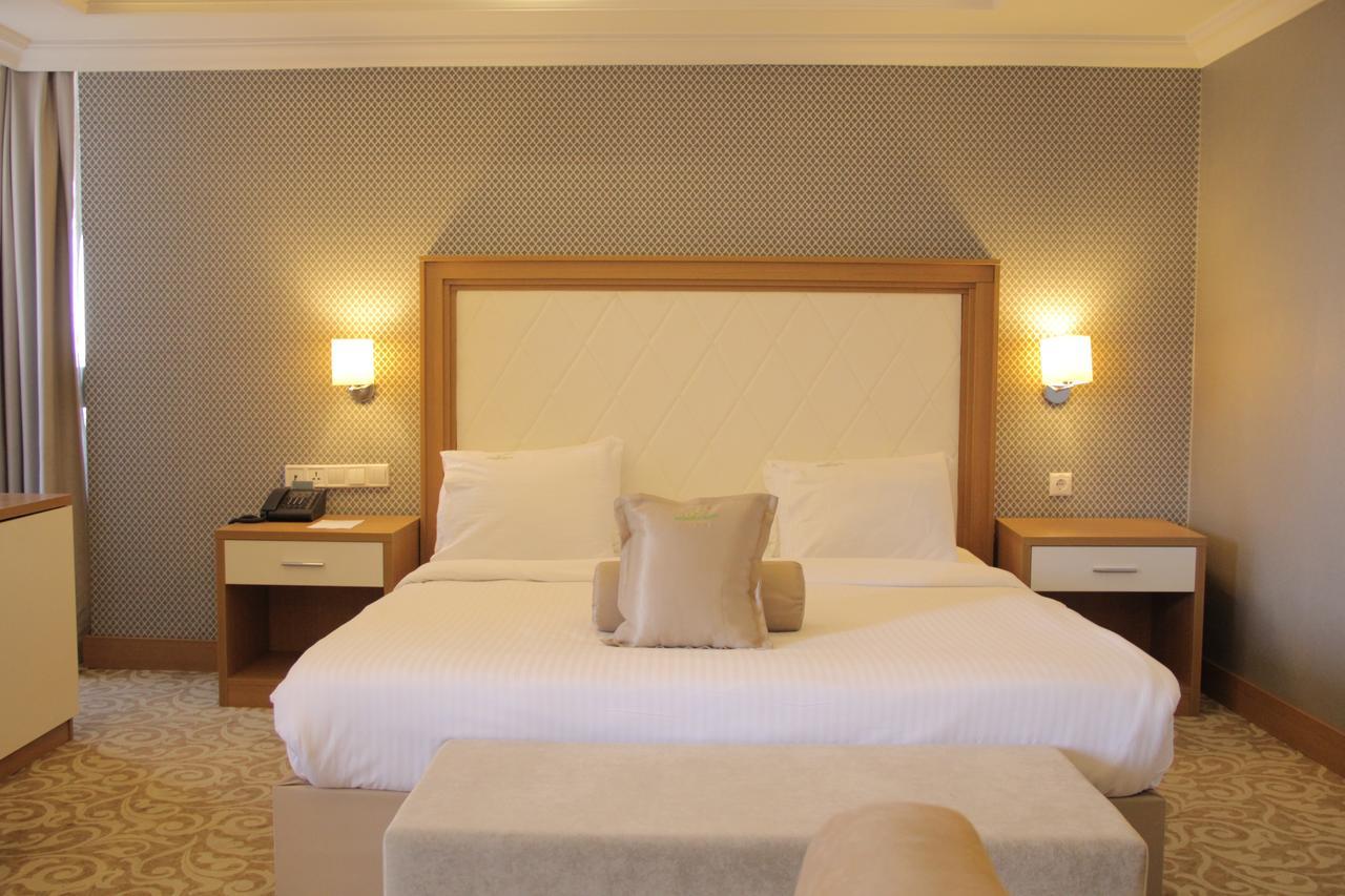 Momona Hotel Адис Абеба Екстериор снимка