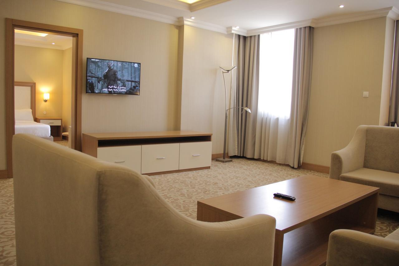 Momona Hotel Адис Абеба Екстериор снимка