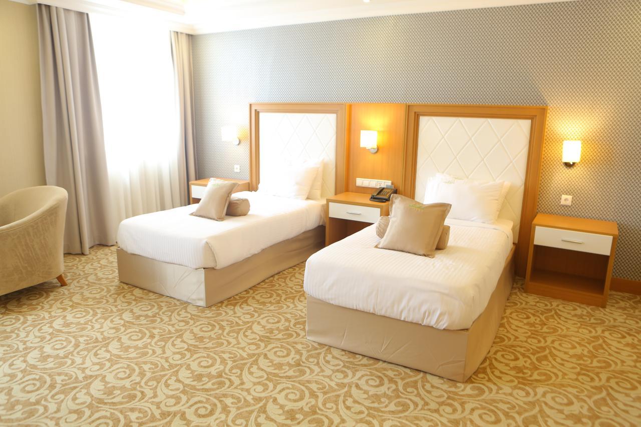 Momona Hotel Адис Абеба Екстериор снимка