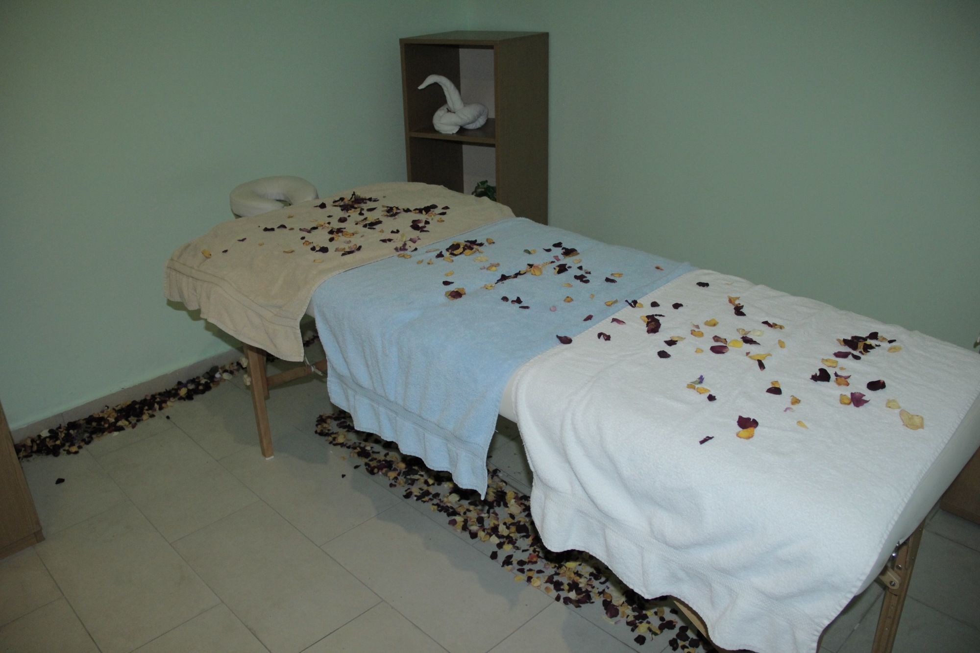 Momona Hotel Адис Абеба Екстериор снимка