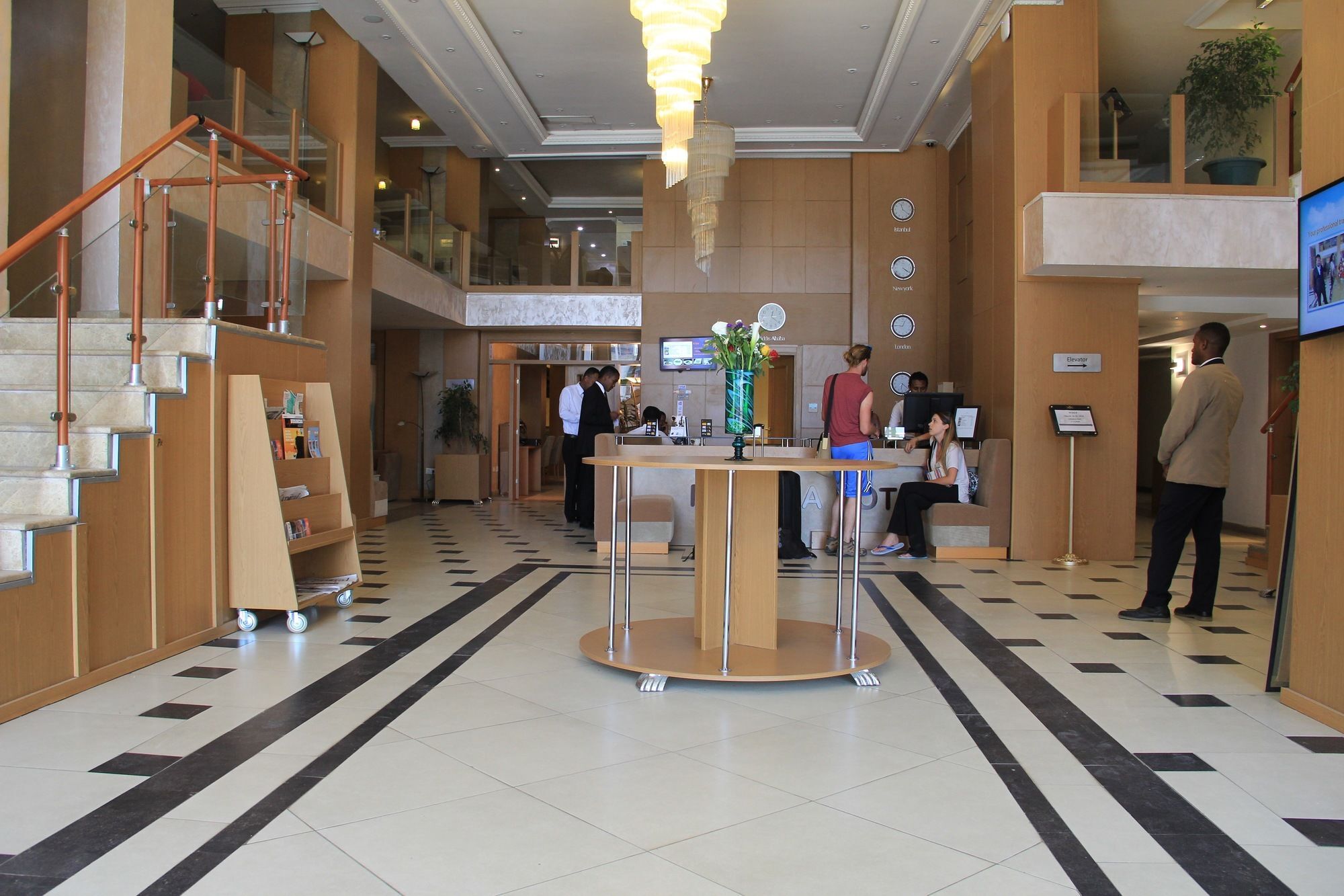 Momona Hotel Адис Абеба Екстериор снимка
